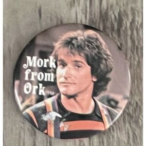 Vintage Mork‎ From Ork Round Pin Back Button Robin Williams Mork Mindy Fair Cond